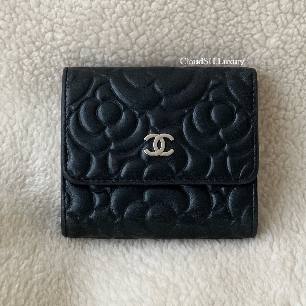 Auth Chanel Black Camellia Tri-fold Compact Wallet - Good Condition